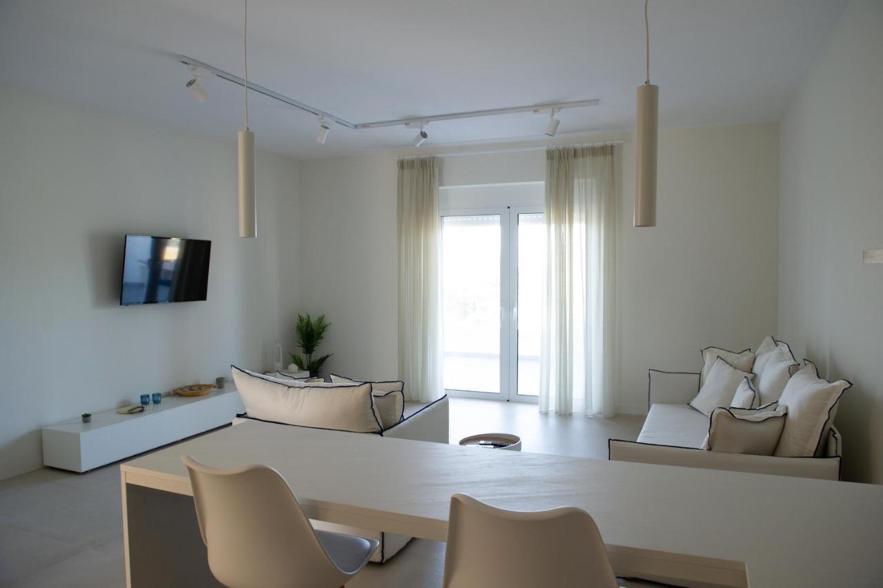 La Mer Bleue Beachfront Boutique Apartments Vrahati Eksteriør bilde