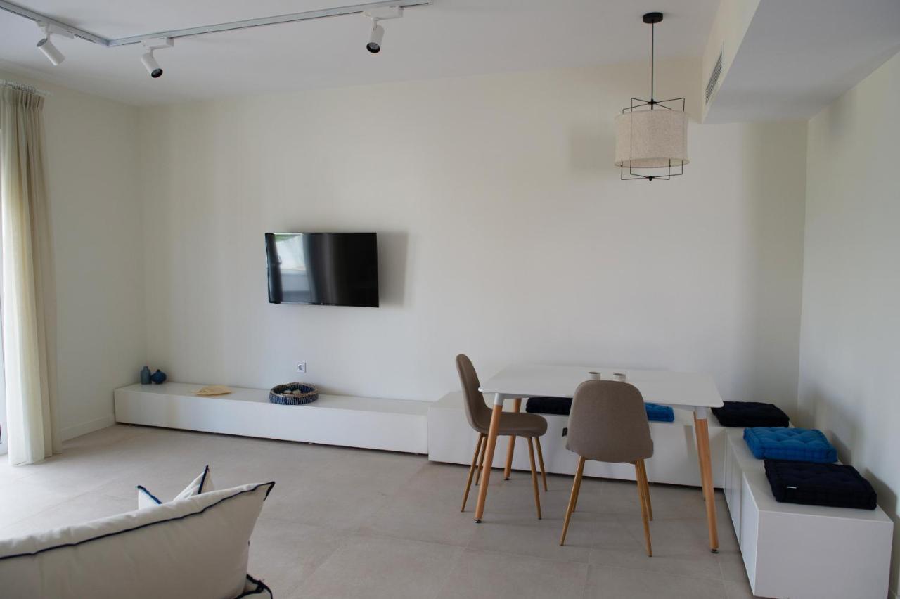 La Mer Bleue Beachfront Boutique Apartments Vrahati Eksteriør bilde