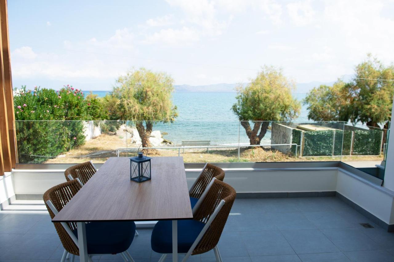 La Mer Bleue Beachfront Boutique Apartments Vrahati Eksteriør bilde